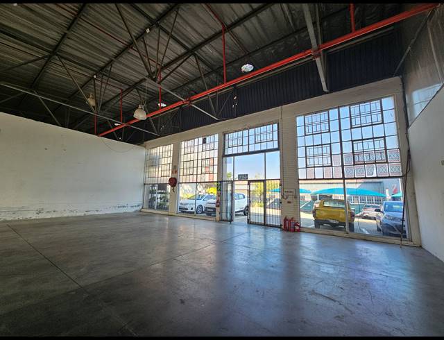 300M² SHOWROOM TO LET IN KRAMERVILLE